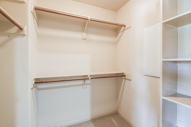 Building Photo - 2014 Flower Garden Ln