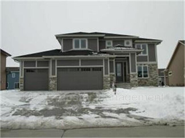 Building Photo - 760 NE Traverse Dr