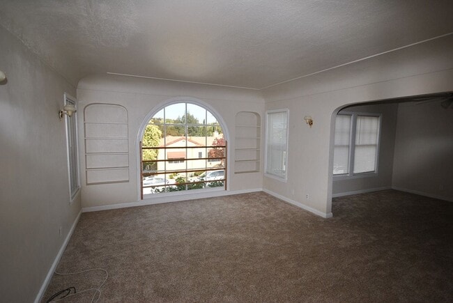 Building Photo - Beautiful and Charming 3 Bedroom 2 Bath Home in Vallejo with Views!