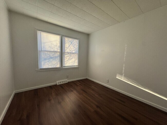 Building Photo - 501-503 River Road