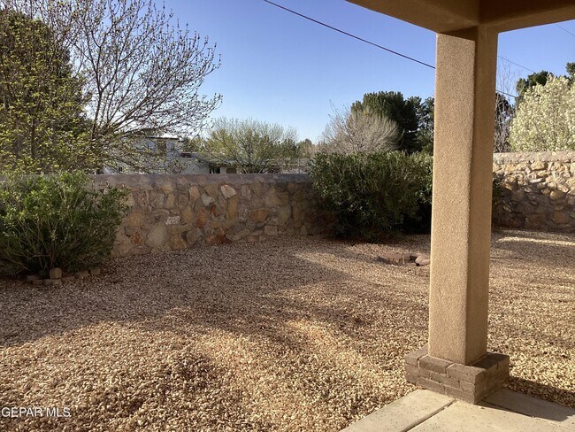 Building Photo - 5511 Grove Dr