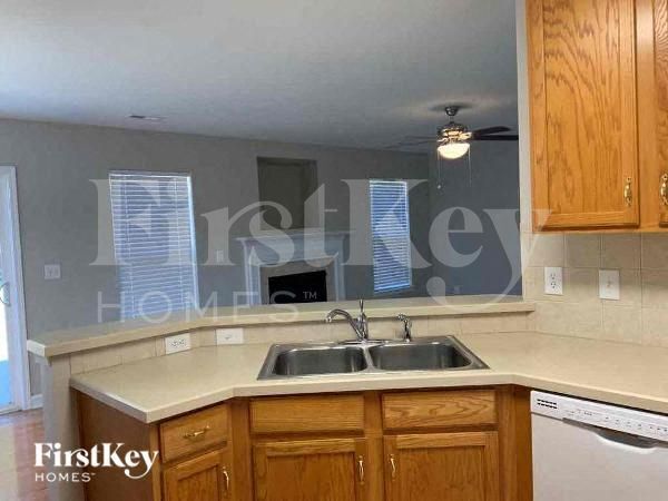 Building Photo - 1011 Bridleside Dr