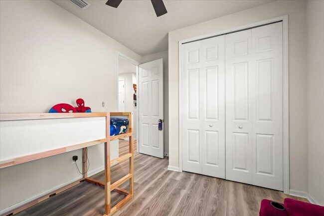 Building Photo - 4 Bedrooms | 2 Bathrooms | Screened Patio ...