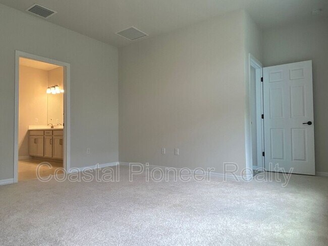 Building Photo - 28591 Cozy Creek Dr