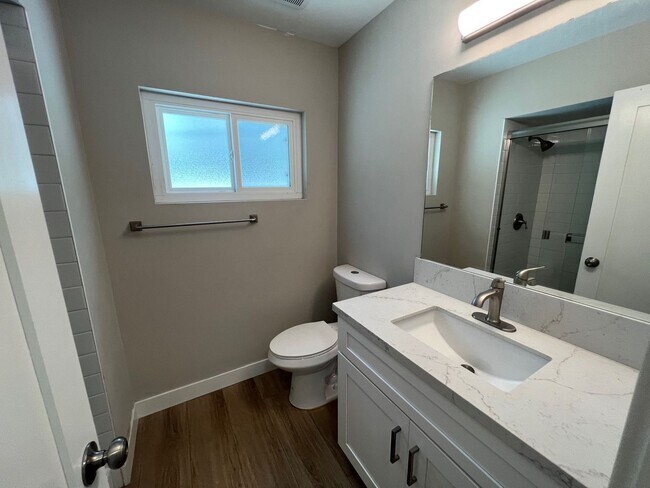 Building Photo - Recently Renovated! 4BD/2BA