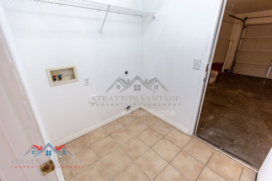 Building Photo - 5706 N 74th Dr