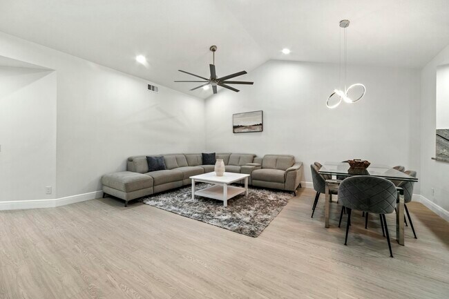 Building Photo - 6553 Via Regina