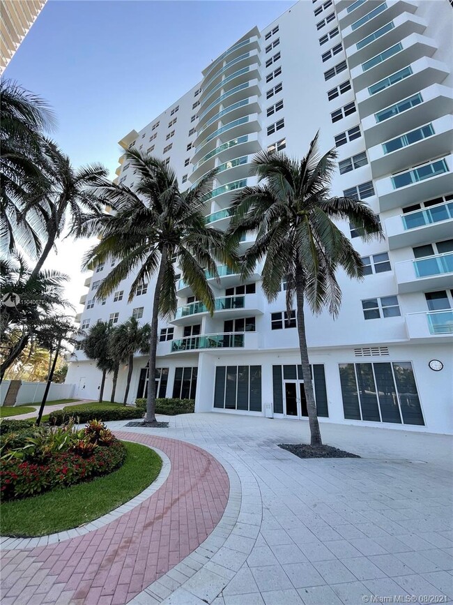 Building Photo - 3001 S Ocean Dr