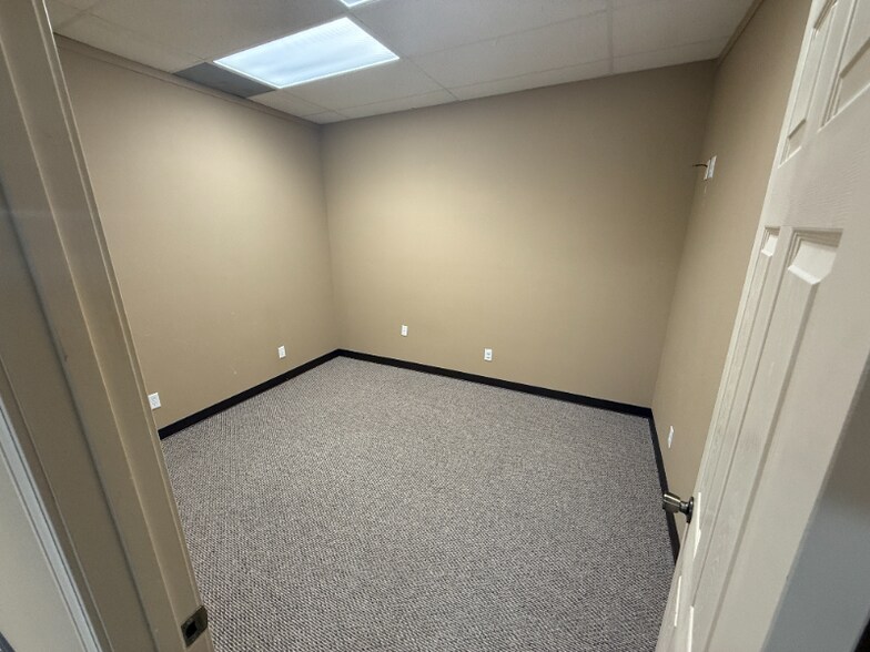 Building Photo - 3131 Airport Rd