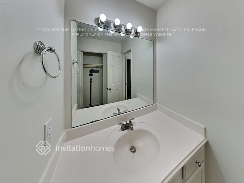 Building Photo - 6006 Sandy Hollow Dr