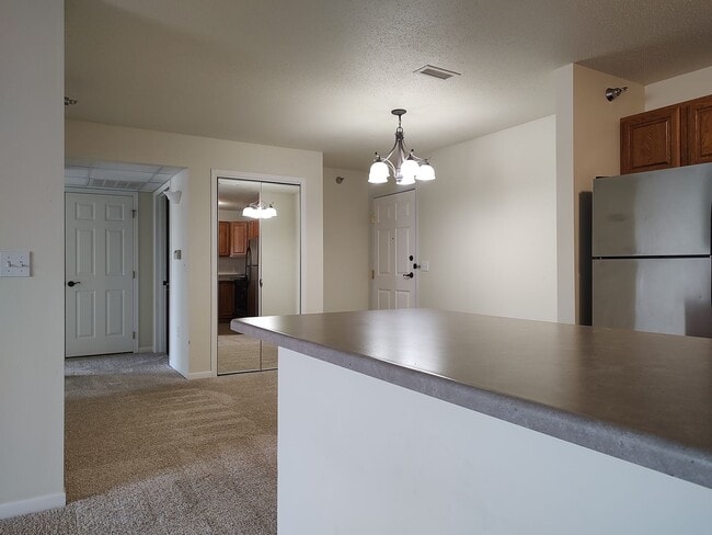 Building Photo - Diamond Valley Apartments