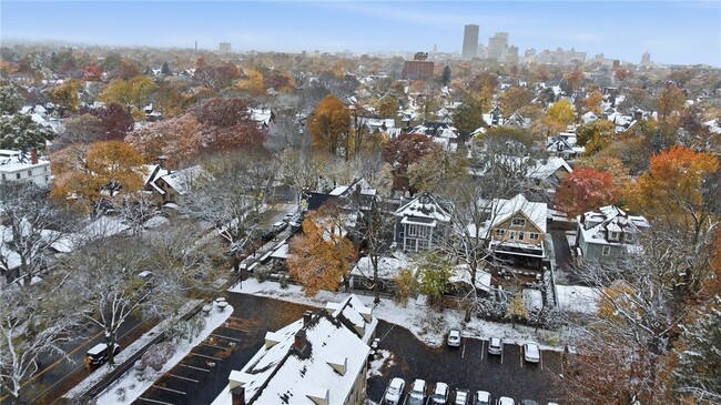 Building Photo - 98 Barrington St