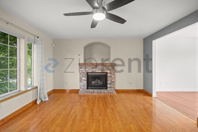 Building Photo - Unit