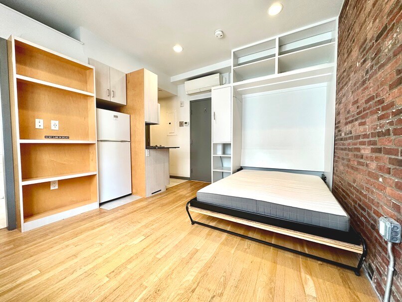 Building Photo - 144 Bowdoin St