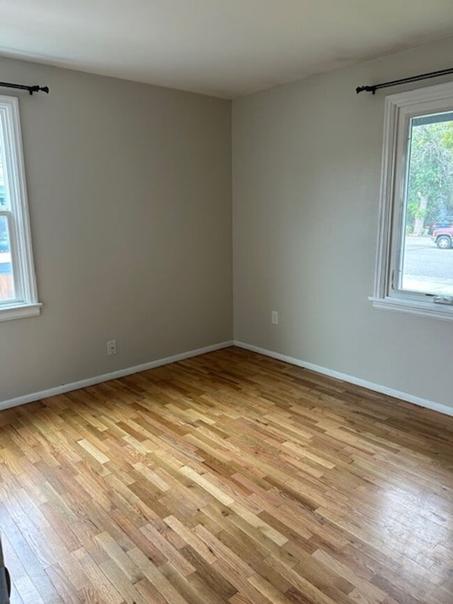 Building Photo - 934 Custer Ave