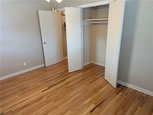 Building Photo - 514 Clover Dr