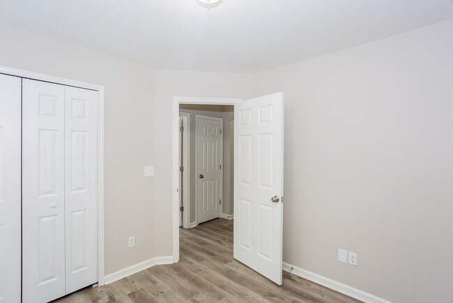 Building Photo - 333 Winding Canyon Dr