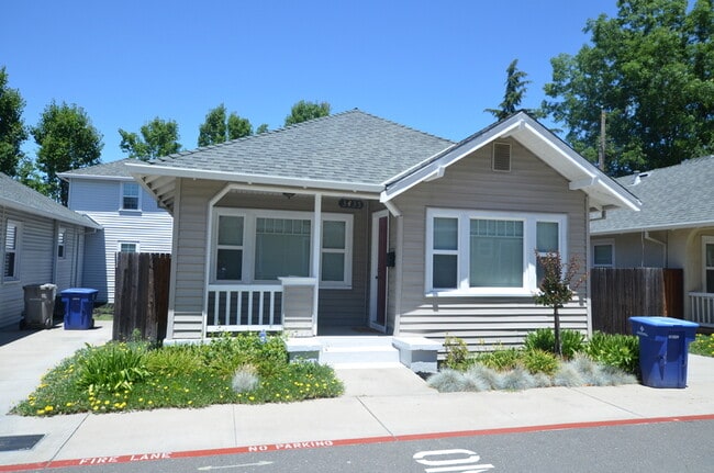 Building Photo - 3435 Trio Ln
