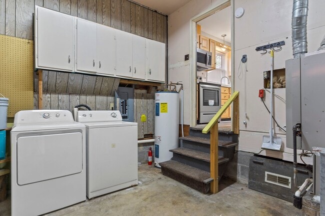 Building Photo - Williamsburg VA 3BR Rental – Updated Home with Granite Kitchen, Bonus Room & Fenced Backyard