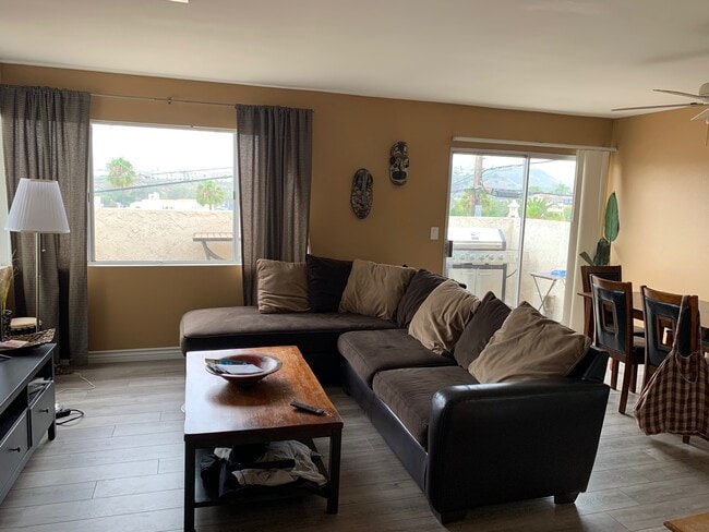 Building Photo - 1417 Calle Mirador