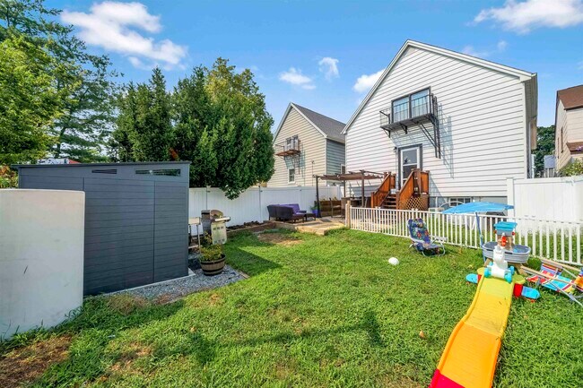 Building Photo - 12 Pavonia Ct