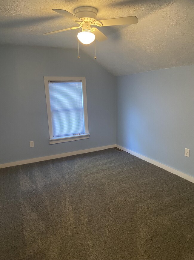 Building Photo - 210 W Palmer Ave