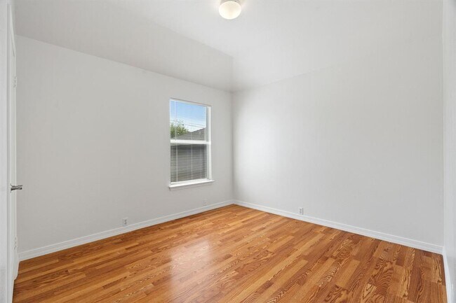 Building Photo - 905 Rocking Spur Cove