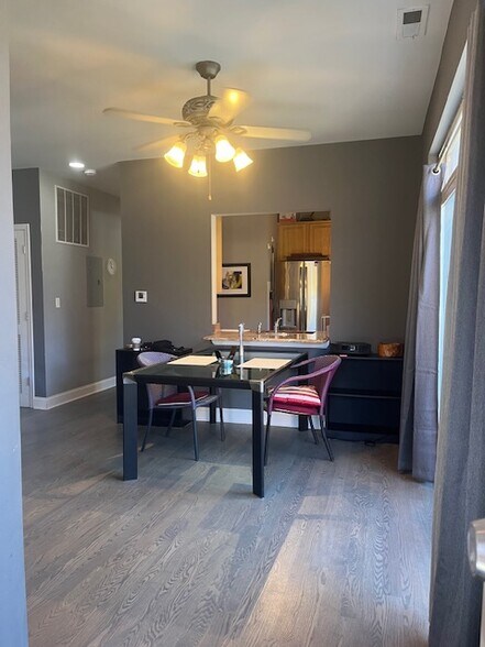 Kitchen table - 757 W Eastman St