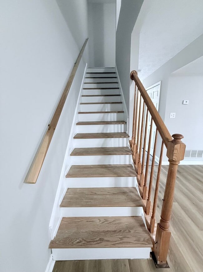 Building Photo - 2 Bedroom/2.5 bath near Lake Lanier