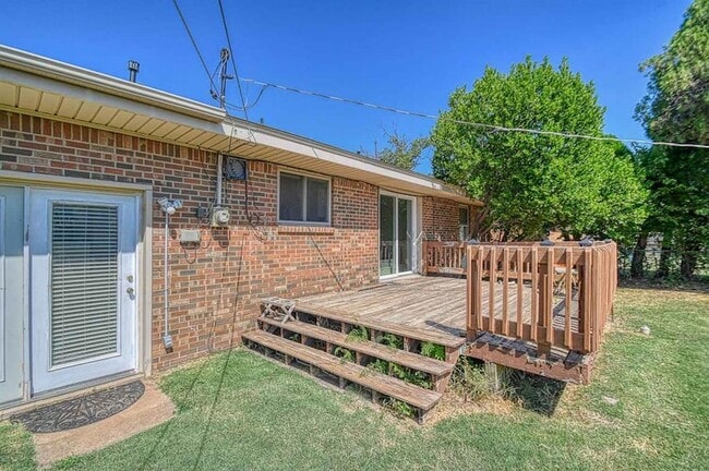 Building Photo - 1428 Lindale Ave