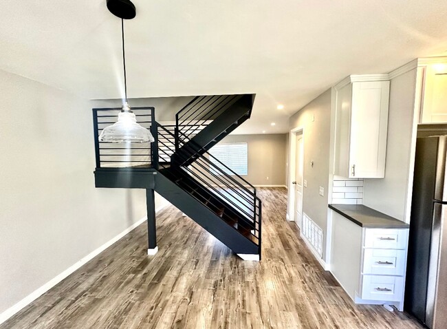 Building Photo - Stunning Townhome In Santee with Modern Fi...