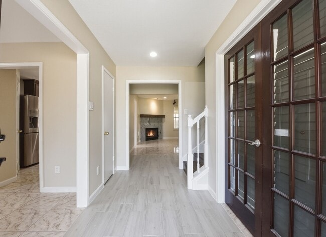 Building Photo - 8515 Leafdale Dr