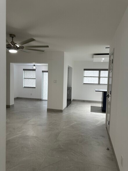Family Room - 3014 W Arch St