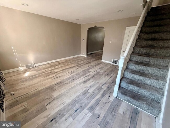 Building Photo - 6527 Tulip St
