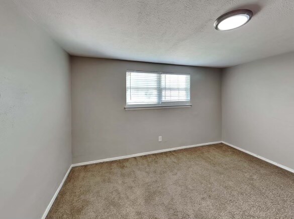 Building Photo - 1003 Rosewood Ln