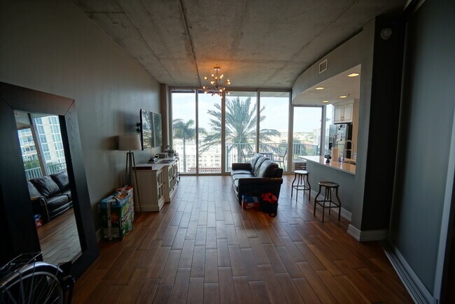 Building Photo - Luxury 1BR Skypoint Condo in Downtown Tampa