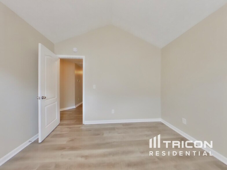 Building Photo - 136 Reid Plantation Dr