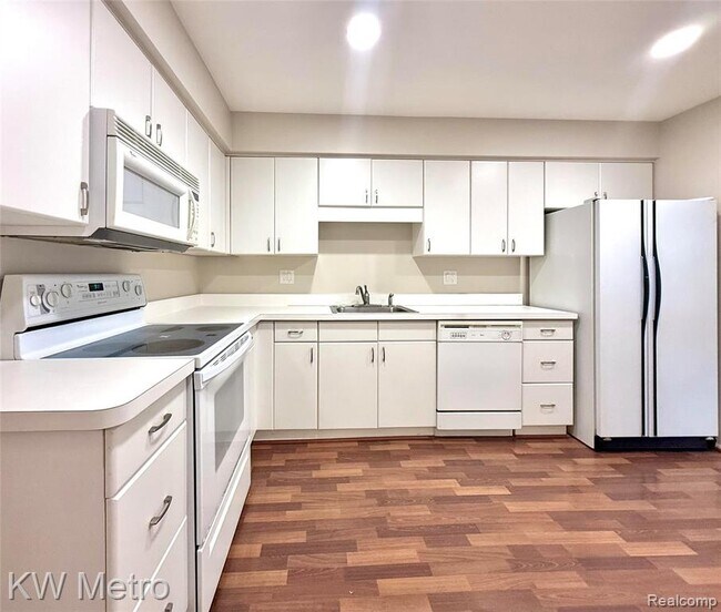 Building Photo - 27654 Echo Valley W
