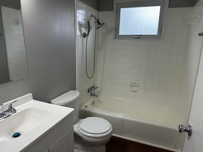 Building Photo - 3369 Holwyn Rd