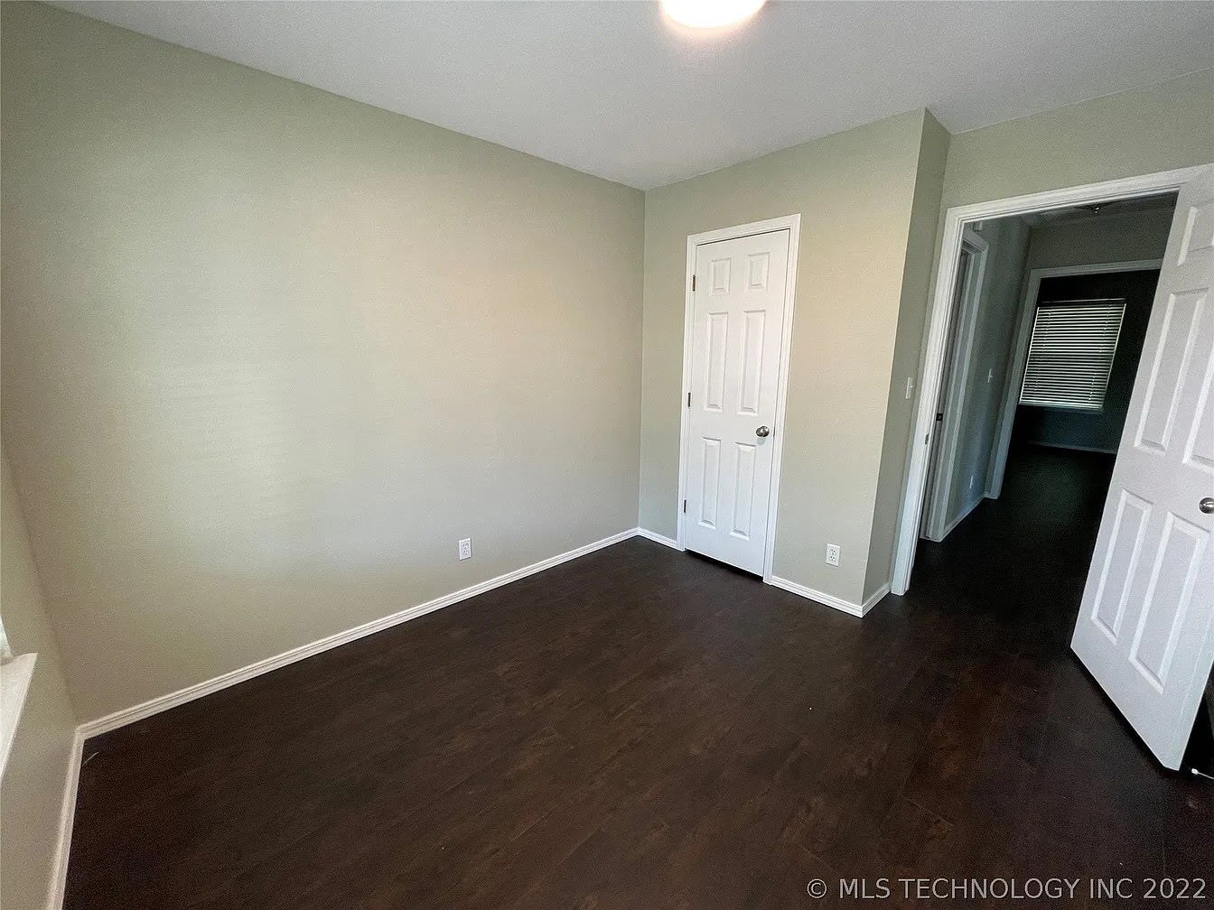 Building Photo - 200 E Laredo Pl