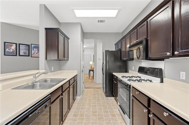 Building Photo - 601 Paso Fino Trail