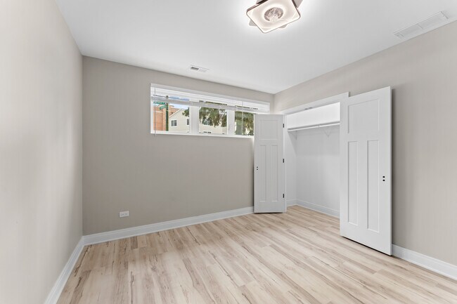 Building Photo - 7428 N Rogers Ave