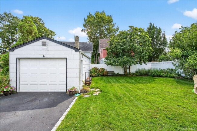 Building Photo - 13 Prospect St