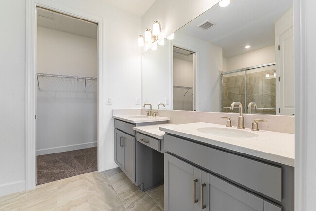 Building Photo - Stunning 2 Bed/2 Bath Home in Esplanade wi...