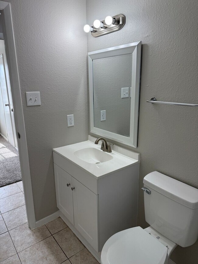 Building Photo - 13902 Buckingham Dr