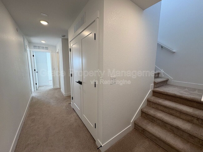 Building Photo - 2657 W 68th Pl