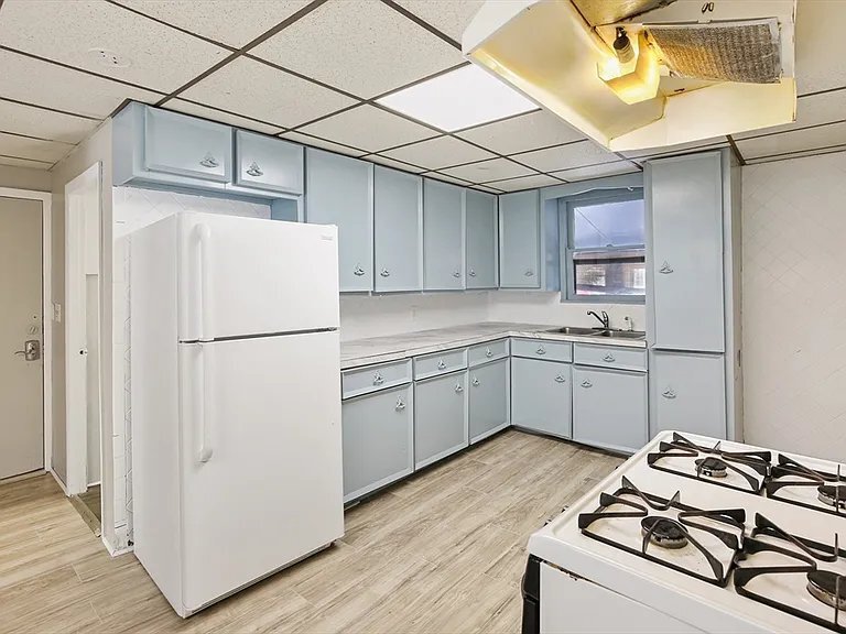 Building Photo - 27 St Paul St