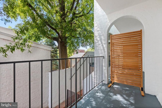 Building Photo - 207 S Patrick St