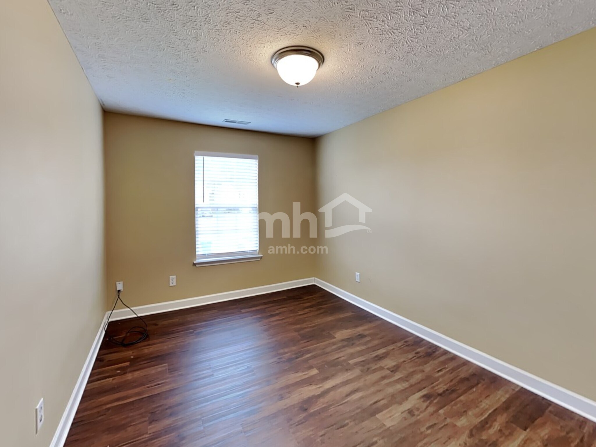 Building Photo - 6012 Mountview Dr