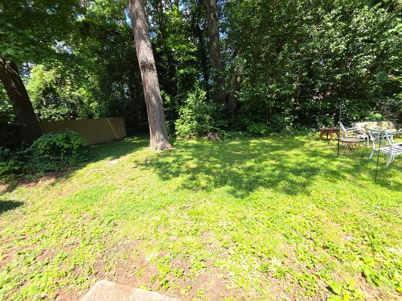 Building Photo - 3113 Erskine Dr